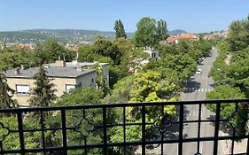 Panoramic Hideaway In Central Buda
